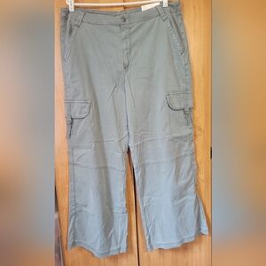 Women's Gray/Green Cargo Pants
